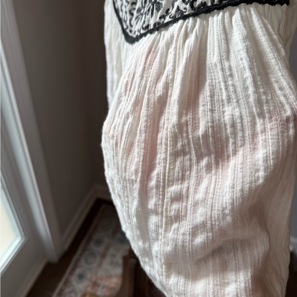 Embroidered Black and White Women's Top - Picture 5 of 6